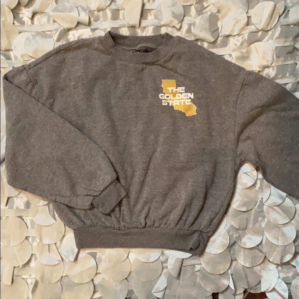 Comfy, cute cropped sweatshirt. Perfect condition